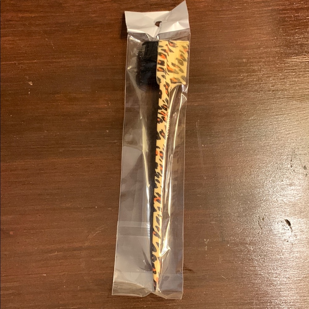 🐆 Tame It, Slay It: Mixed Chicks Leopard Edge Brush 💁‍♀️✨